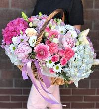 Композиция солнечный день в Сокольники Цветочная композиция из Розы, Хризантемы, Пионы и Лизиантусы в корзине в Сокольники