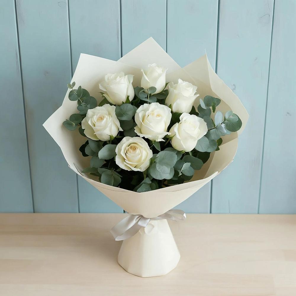 Букет Белые розы в Эвкалипте в Сокольники