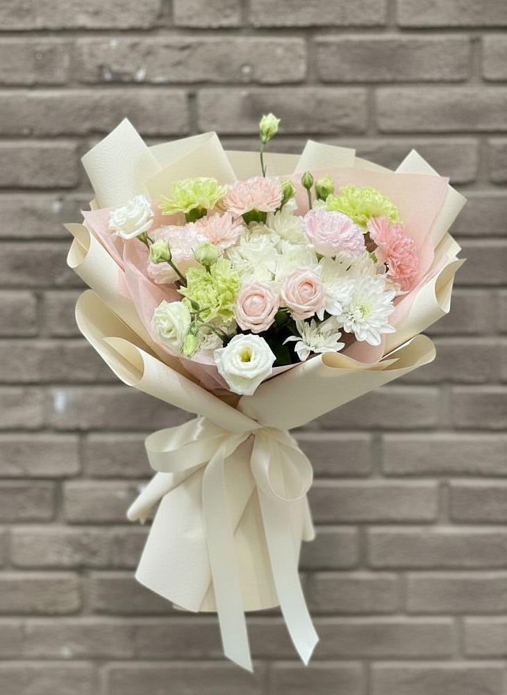 Букет цветов из: Гвоздики, Розы, Лизиантусы и Хризантемы в Сокольники
