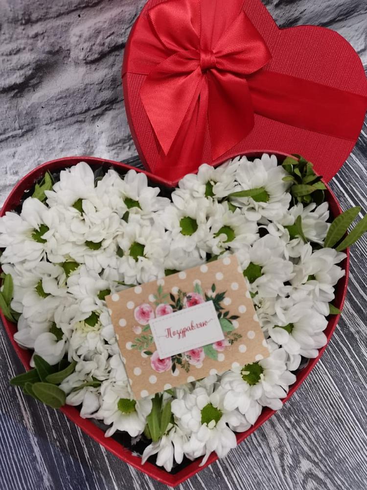 Цветочная композиция из Хризантемы в виде сердца в Сокольники