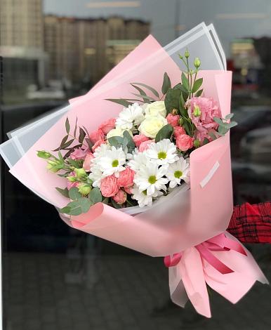 Букет цветов из: Розы, Лизиантусы и Хризантемы в Сокольники